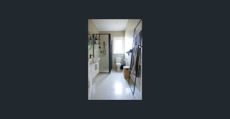 Stylish Art Deco Elegance with Modern Renovation in Prime Elwood Location - Photo 4