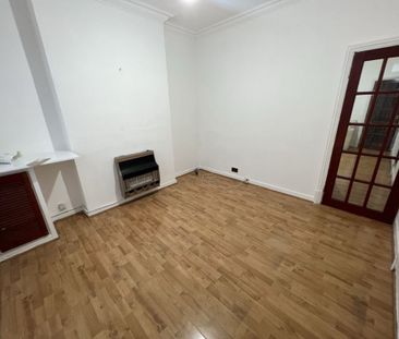 3 Bedroom Terraced - Photo 3