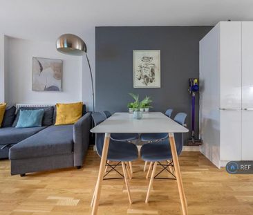 1 bedroom in a flat share to rent - Photo 4