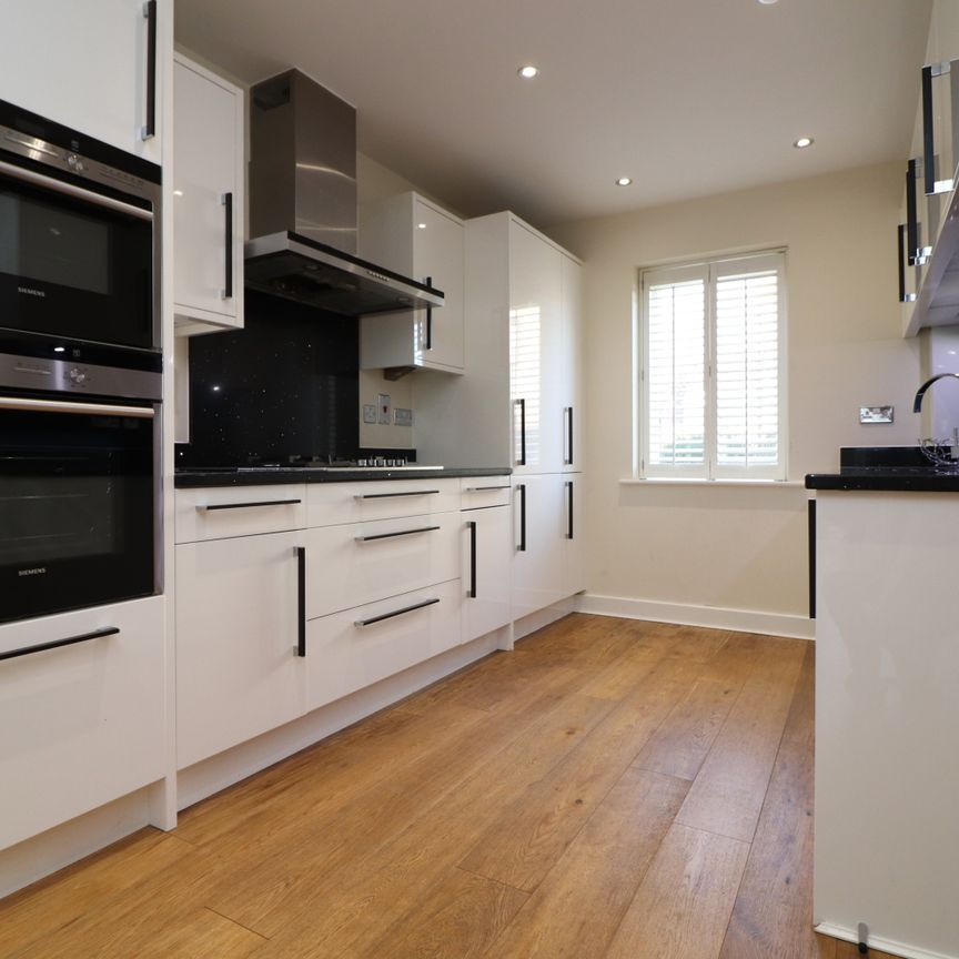 CM2 0FW, Chelmsford - Photo 1