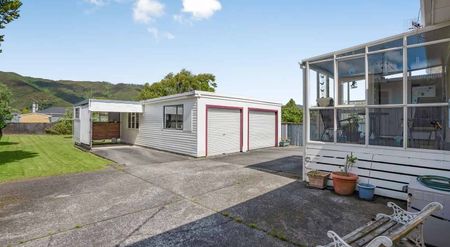 Big house, Private dec and big backyard, Sunroom, - Photo 4