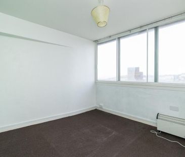 3 bedroom flat to rent - Photo 5