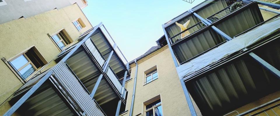 Freundliche Büroräume oder ihre 2-Raum-Wohnung mit Einbauküche im Hochparterre - Foto 1