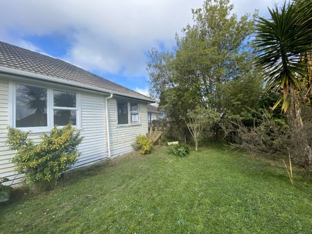 10 Montgomery Crescent, Melville — - Photo 3