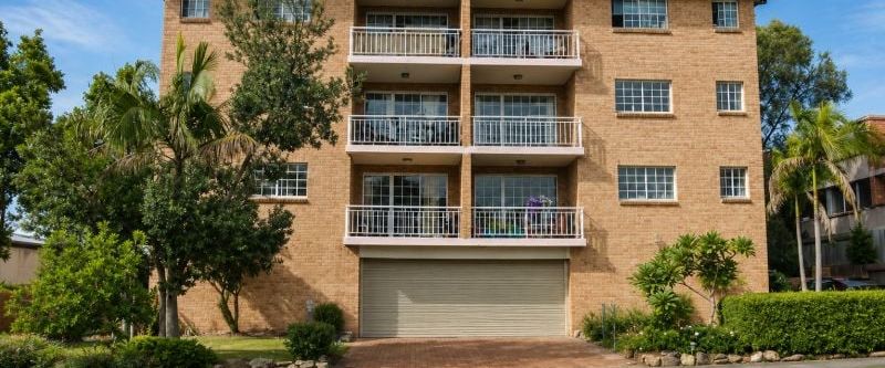 MODERN THREE BEDROOM APARTMENT + 2 BATHROOMS + STOREROOM - Photo 1