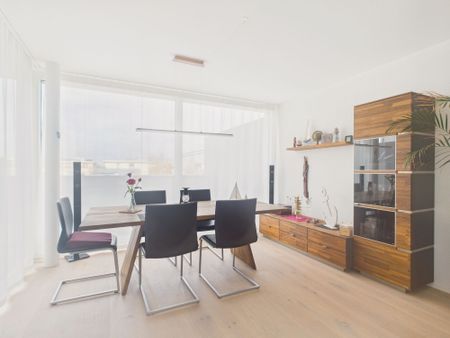 Luminous 2.5-room apartment with large terrace in Staad - Photo 2