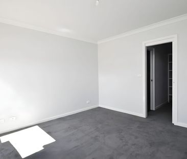 Light-Filled Family Living in a Premium North Orange Location - Photo 3