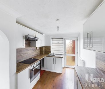 3 bedroom end of terrace house to rent - Photo 5