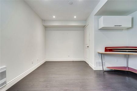 For Lease - 3 Johnson Farm Lane, Toronto, Ontario - Photo 3