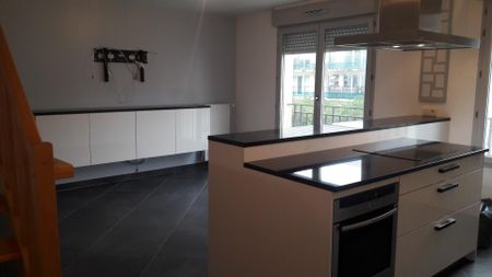 location Appartement T5 DE 97.26m² À TRAPPES - Photo 3