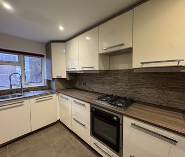 Wakehams Green Drive, Crawley - Photo 2