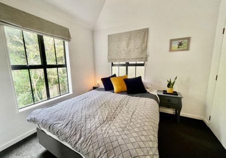 Split level, three bedroom city townhouse - Photo 5