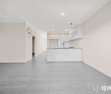 Stylish 3-Bedroom Ensuite Terrace House - Photo 3