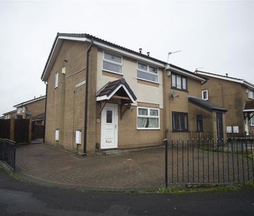 3 Bed House to Let on Ronaldsway, Preston - Photo 3