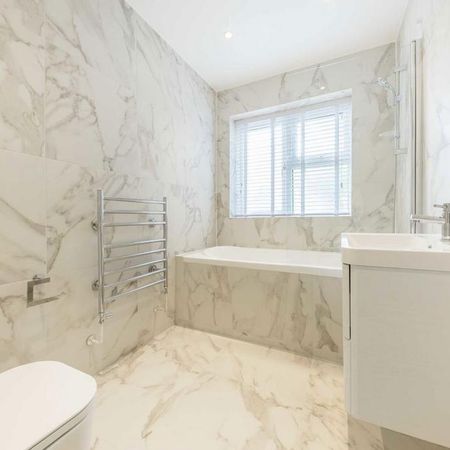 2 bedroom flat to rent - Photo 3