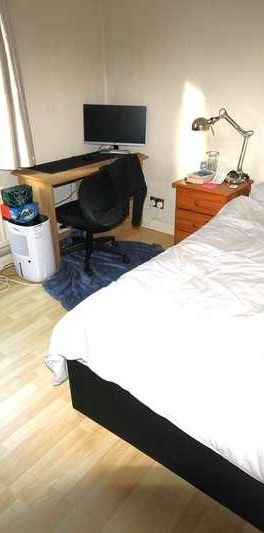 Delph Court, Woodhouse, Leeds, LS6 - Photo 1