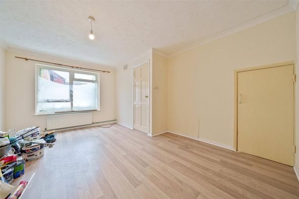 3 bedroom end of terrace house to rent - Photo 1