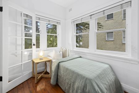 Private lifestyle apartment in central setting - Photo 3