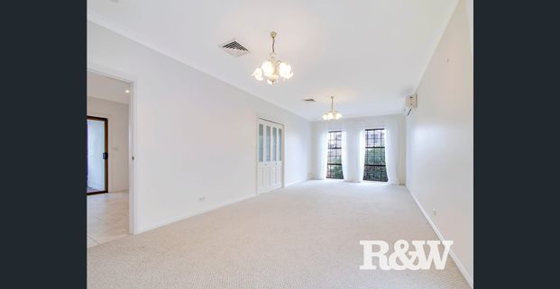 Located in a quite cul-de-sac - Photo 1