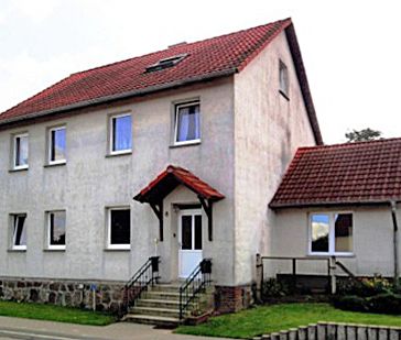 Helle 2-Raumwohnung im Altbau, mit großen Gartenteil und PKW-Stellp... - Foto 1