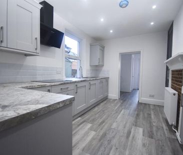 4 bedroom terraced house to rent - Photo 1