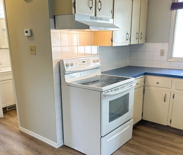 Main Floor Bowness Duplex: Utilities Included. - Photo 5