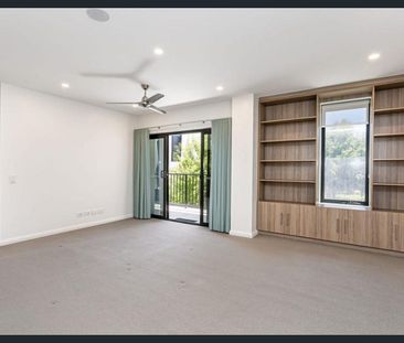 Easy-Care Apartment Offering an Exceptional Lifestyle! - Photo 1