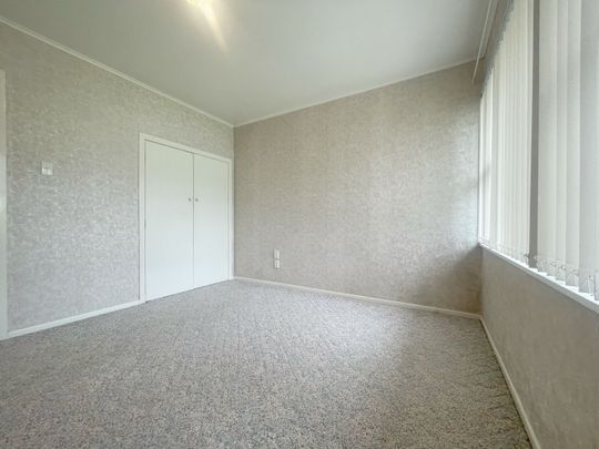 Sunny cozy two bedroom unit in a sought-after Royal Oak. - Photo 1