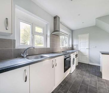 Hollybush Cottage, Old Common Road, Cobham, Surrey, KT11 - Photo 3