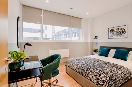 3 Bed Apartment - Photo 5