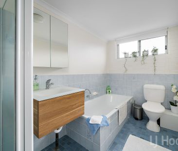 Updated 2 Bedroom Apartment - Photo 5