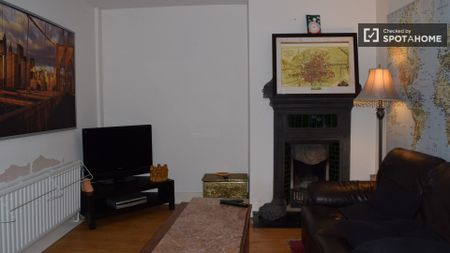 Cozy room in 3-bedroom apartment in Downtown, Dublin - Photo 5