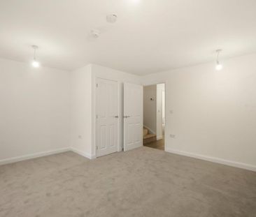 2 bedroom end of terrace house to rent - Photo 2