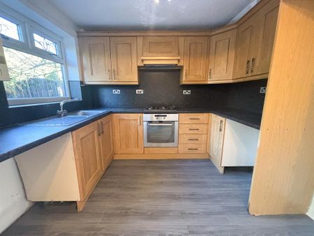 3 bedroom semi-detached house to rent - Photo 4