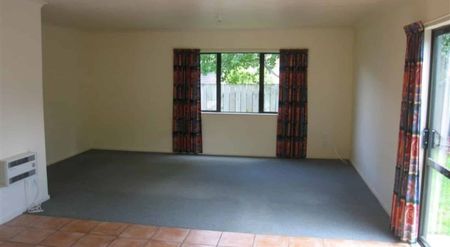 FIVE BEDROOMS - STUDENT RENTAL - Photo 2