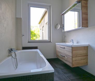 Krefeld-City: Wohnen in der Beletage eines traumhaften Altbaus - Photo 1