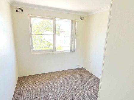 Spacious 2-Bedroom Unit in Prime Parramatta Location - Photo 4