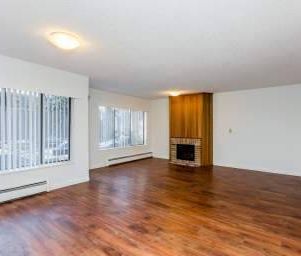 HUGE 1BR AVAILABLE OCTOBER 1ST(FALSE CREEK ) - Photo 1