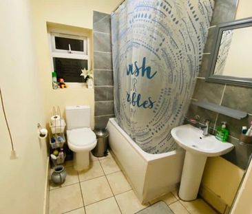 Room in a Shared House, Somerby Road, IG11 - Photo 1
