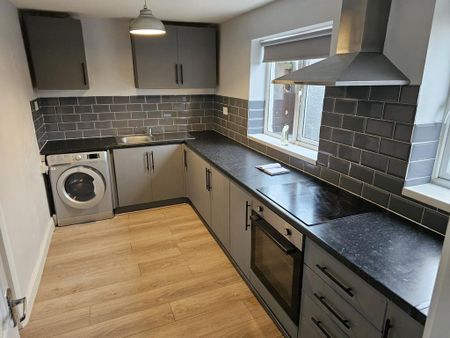 3 bedroom terraced house to rent - Photo 5