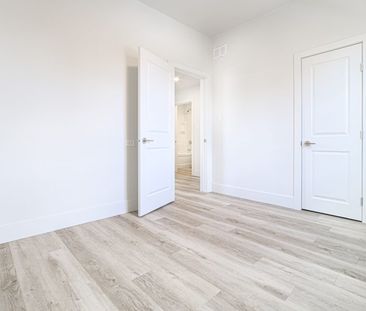 Edinburgh – 247 Young, Winnipeg, MB - Photo 3