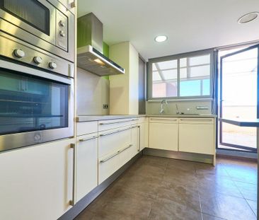 3 room luxury penthouse for rent in Valencia, Spain - Photo 4