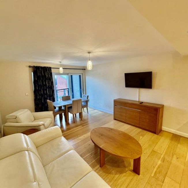 2 Bedroom Apartment To Let - Photo 1