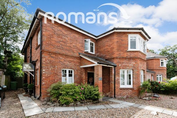 Bath Road, Camberley, Surrey, GU15 - Photo 1