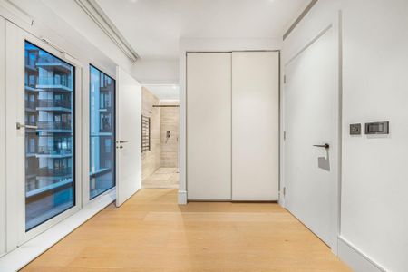 Lincoln Apartments, Fountain Park Way, London W12 - Photo 2