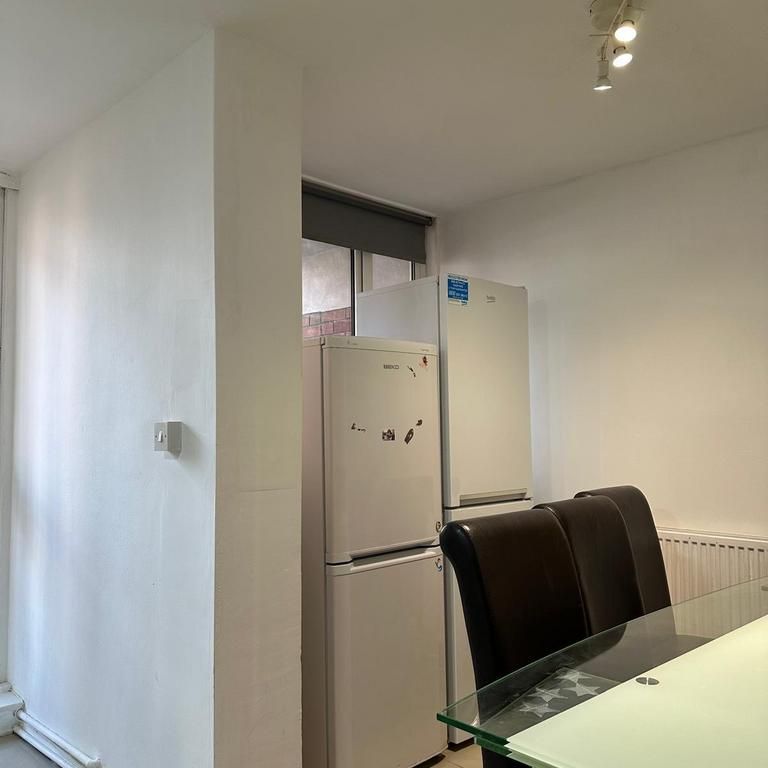 4 bedroom flat share to rent - Photo 1