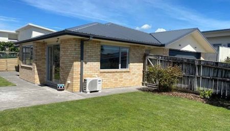 IMMACULATE 3 BEDROOM, 2 BATHROOM IN BELL BLOCK - Photo 4