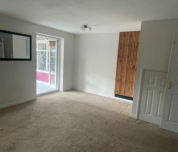 3 Bed Semi-Detached House, Rowans Crescent, NG6 - Photo 2