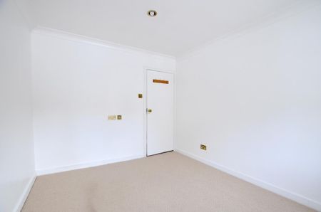 3 bedroom detached house to rent - Photo 4
