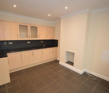 4 bedroom semi-detached house to rent - Photo 6